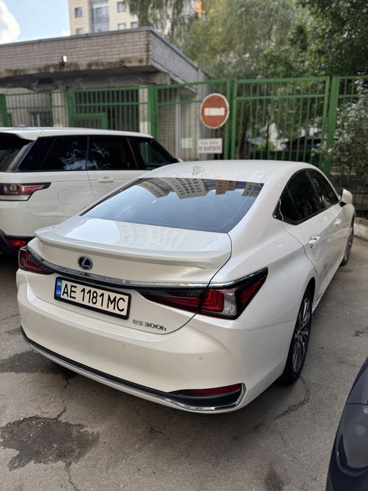 Lexus es 300h гібрид