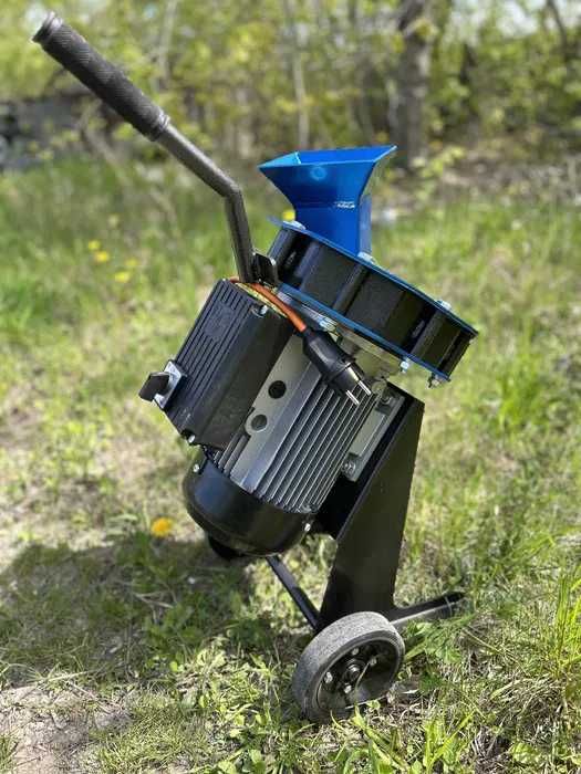 Подрібнювач гілок та бур'янів щепоріз 220 В. Металевий. 2,2 кВт.