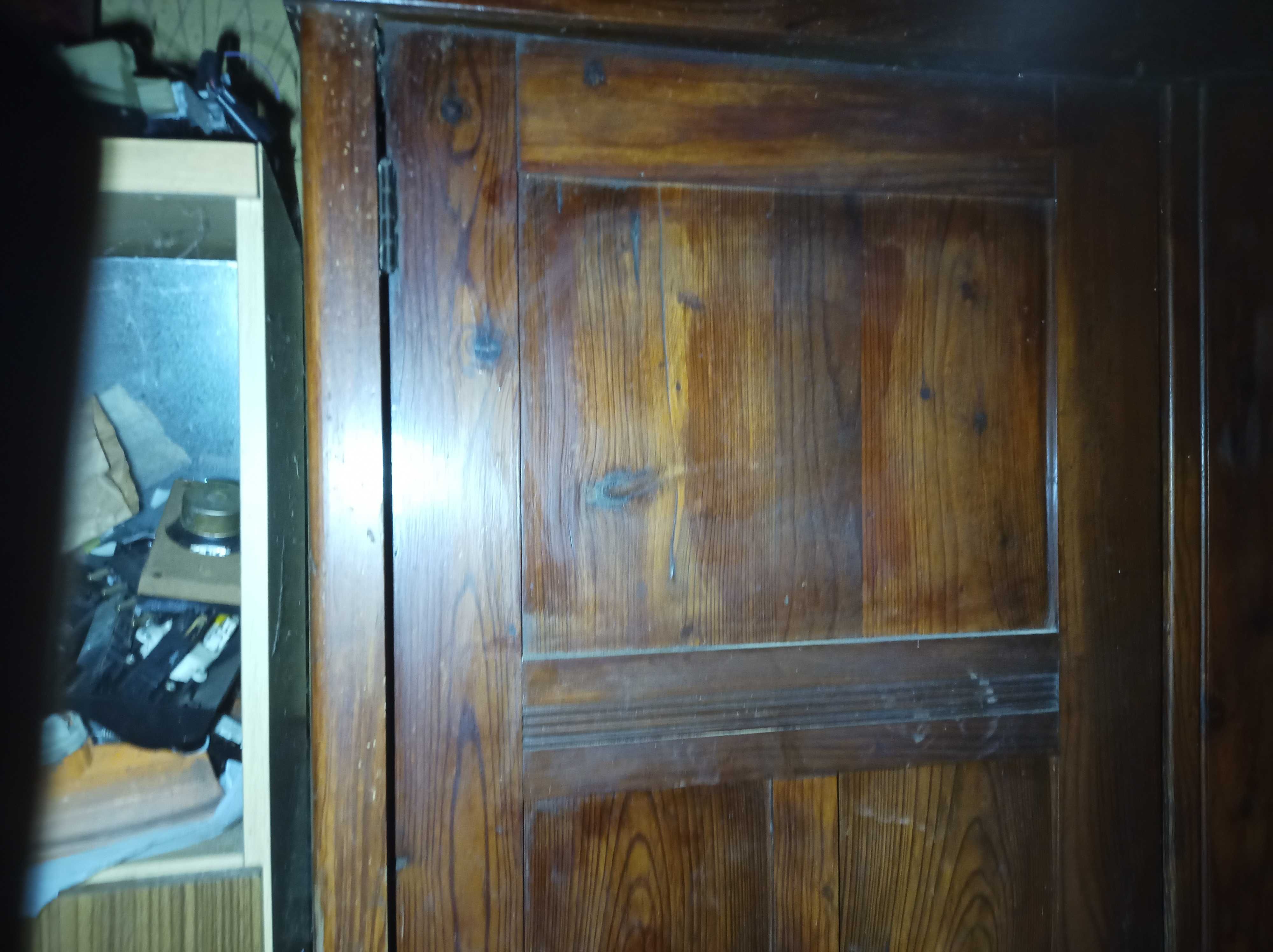 Stara duża międzywojenna szafa drewniana z szufladą do renowacji