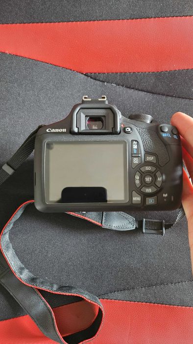 Фотоапарат CANON EOS 2000D EF-S 18-55 III Kit + Флешка + Сумка