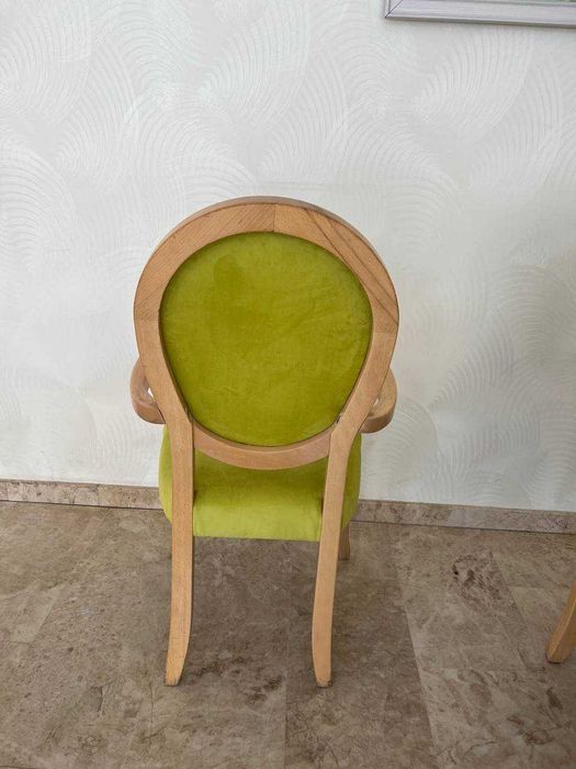 Стільці зелені, м'які (8 шт.)