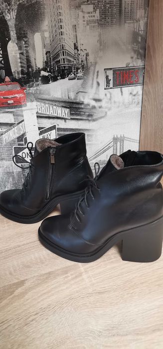 Продам  жіночі зимні ботінки