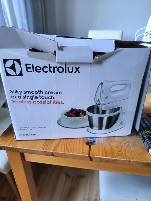 Mikser ręczny z miską Elektrolux ESM330