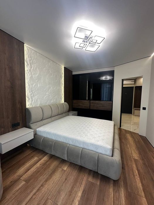 Продаж готової 1 км квартири біля парку та озера