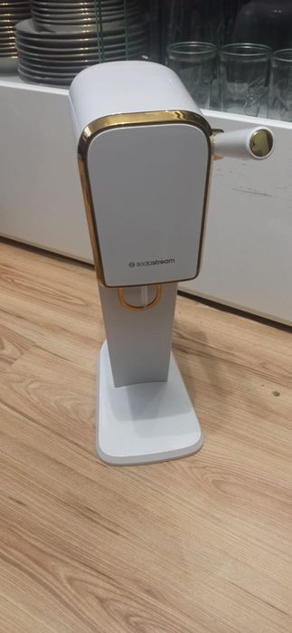 Saturator wody SODASTREAM ART - biały z 4 butelkami i 5 butelek syropu