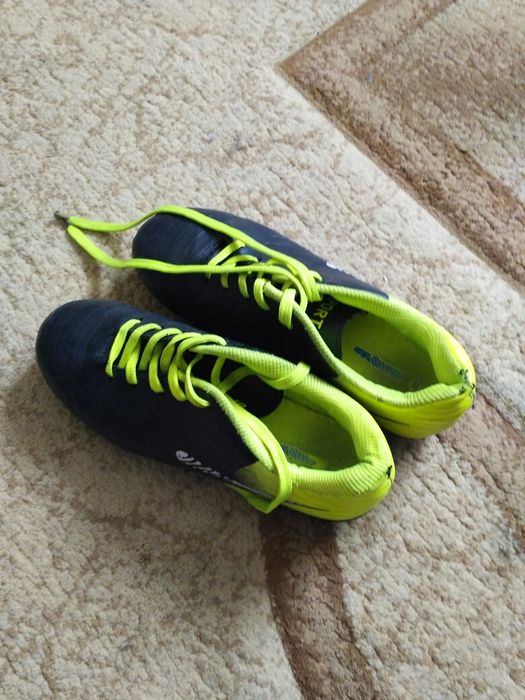 Бутсы сороконожки  футбольные с шипами  кроссовки