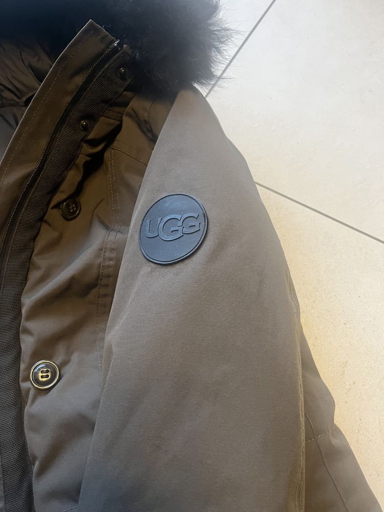 Kurtka zimowa z kapturem i kamizelką marki UGG, rozmiar XS