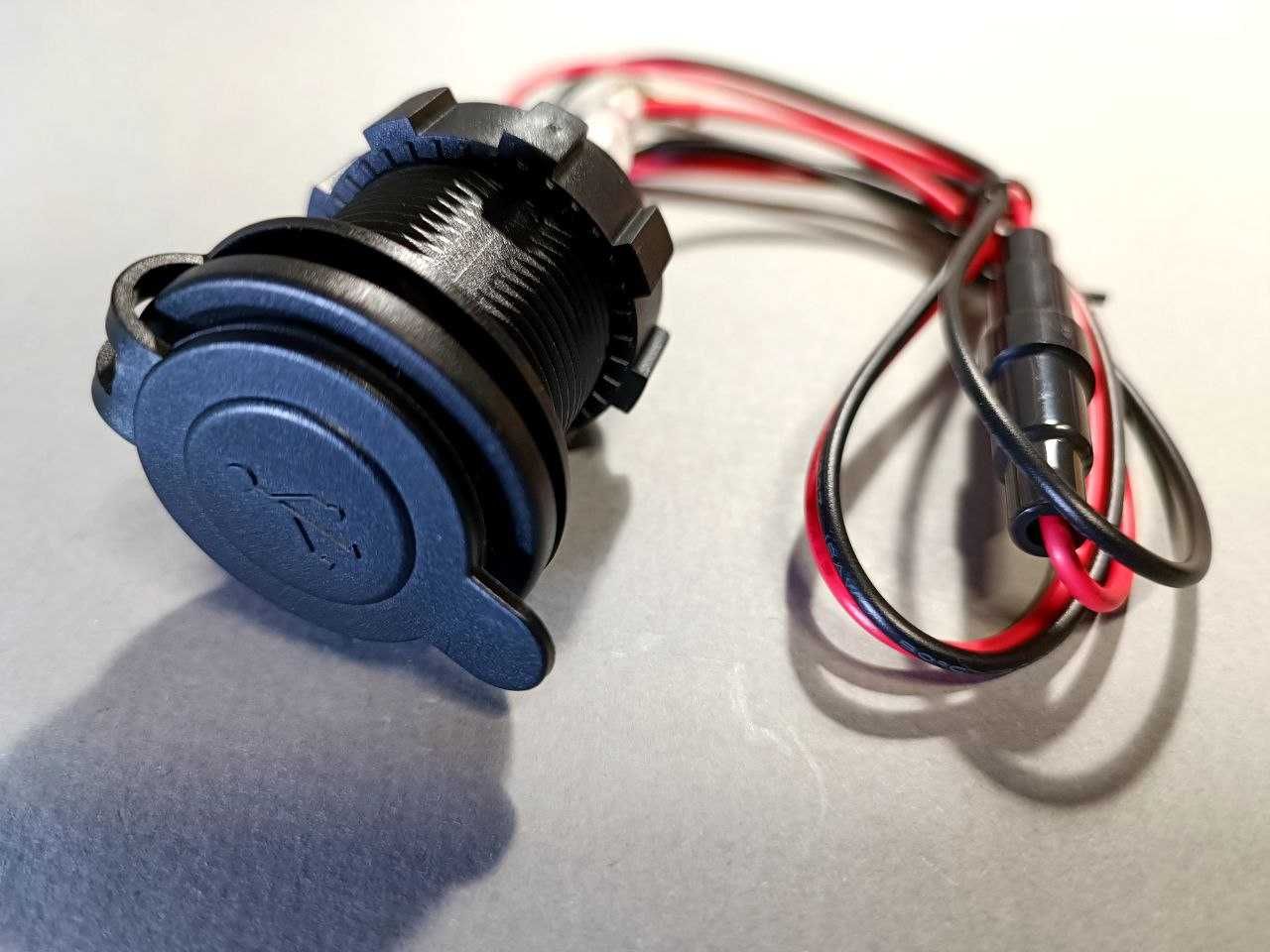 Авто / Мото USB зарядний пристрій Recessed Volt Blue з вольтметром