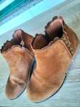Botas em camel até ao tornozelo