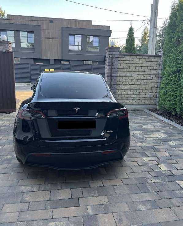 Tesla Model Y Long Range 2025