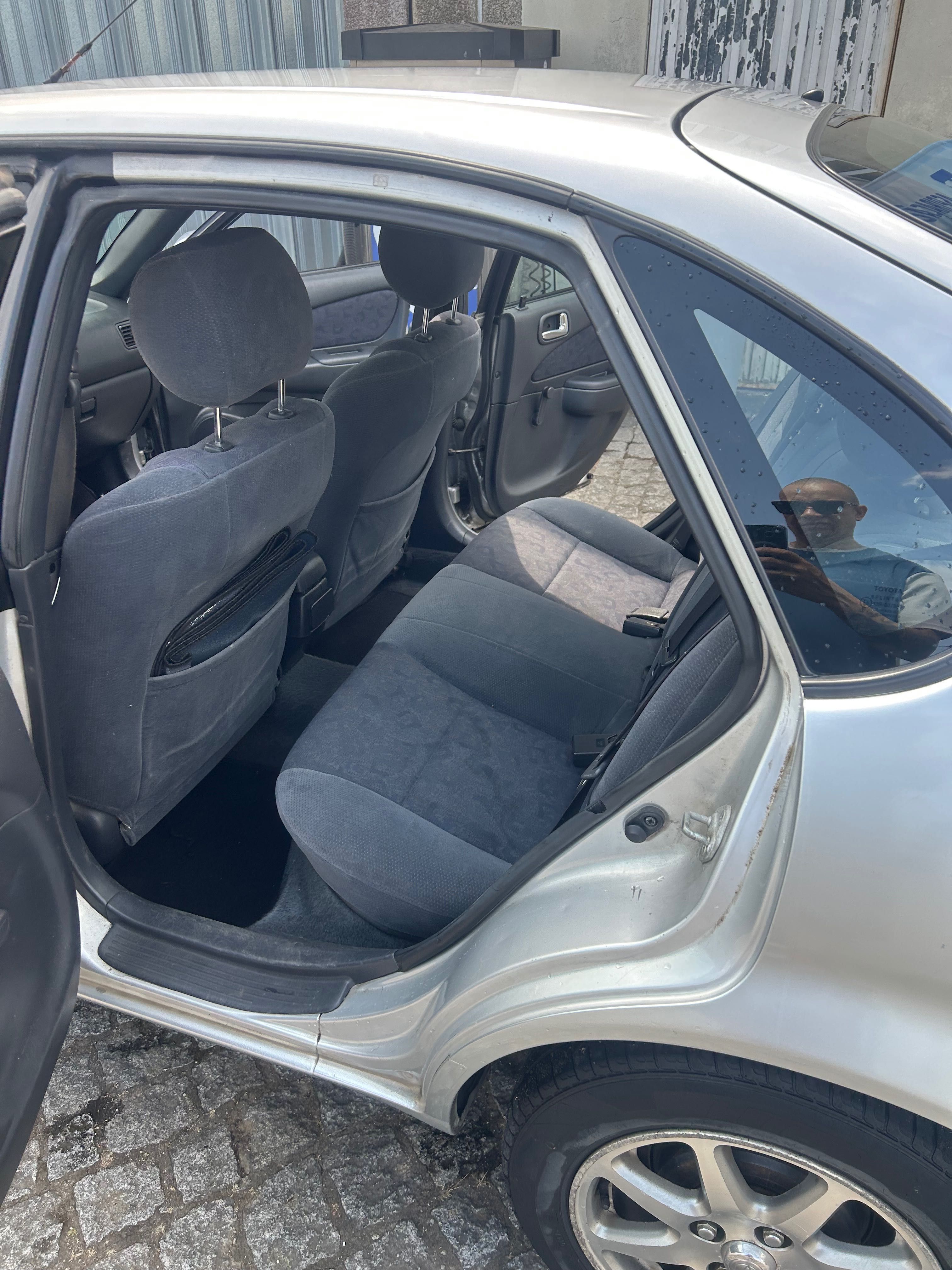 Toyota Corolla 1.4 gasolina.