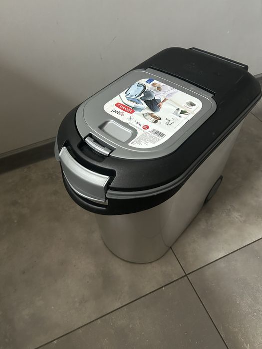 Pojemnik na karme dla psa kota na  zwirek szcelny  12 kg