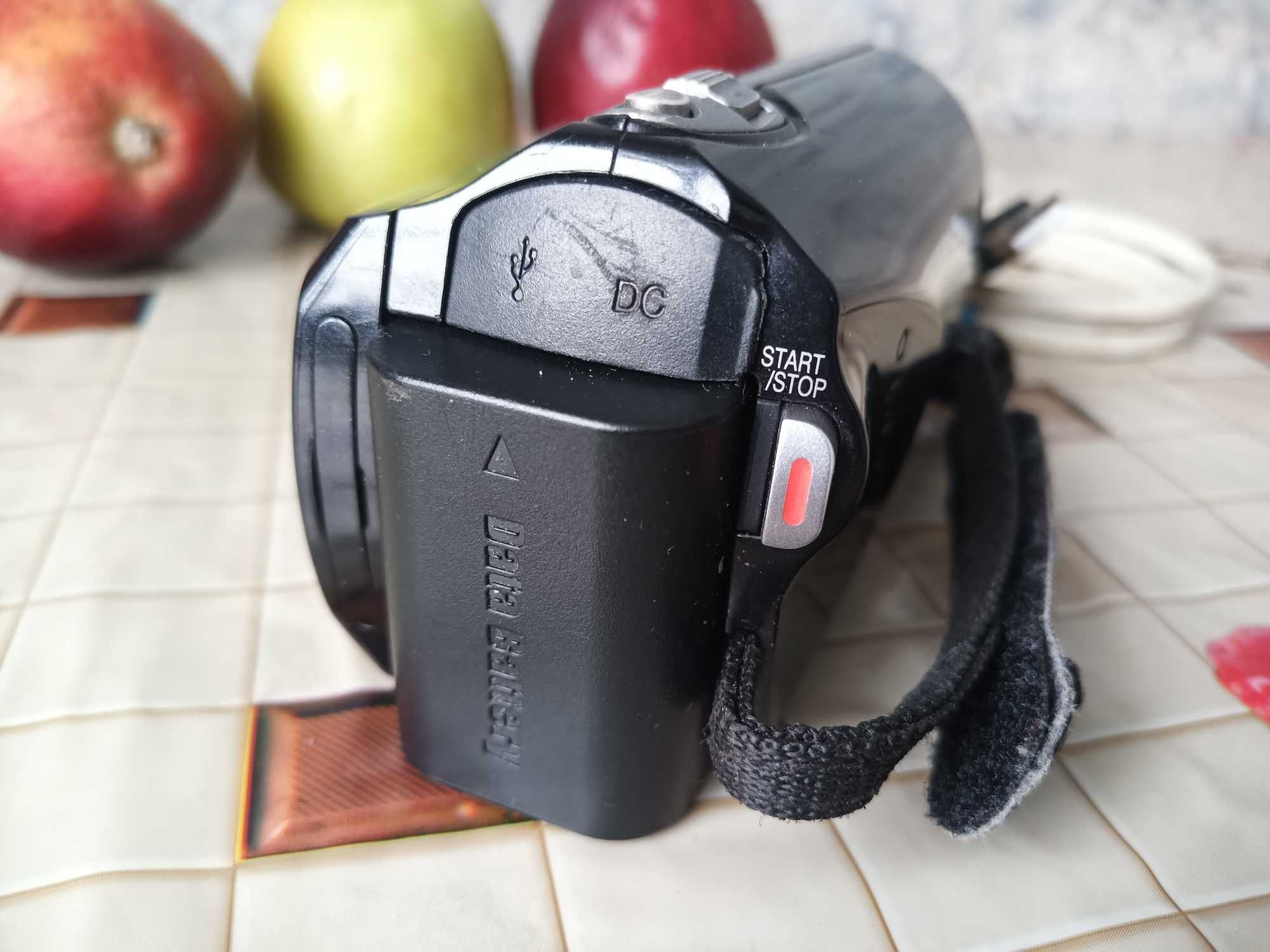 Камера JVC GZ-MS230BE б/в+нова батарея 2670 mAh+зарядне все в(описі)