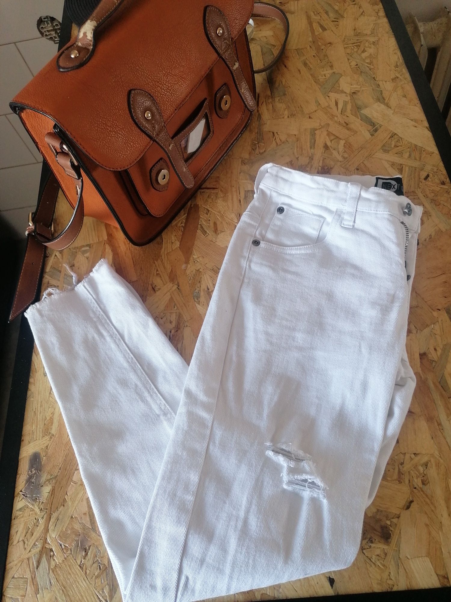 Next& białe jeansy z dziurami , M,