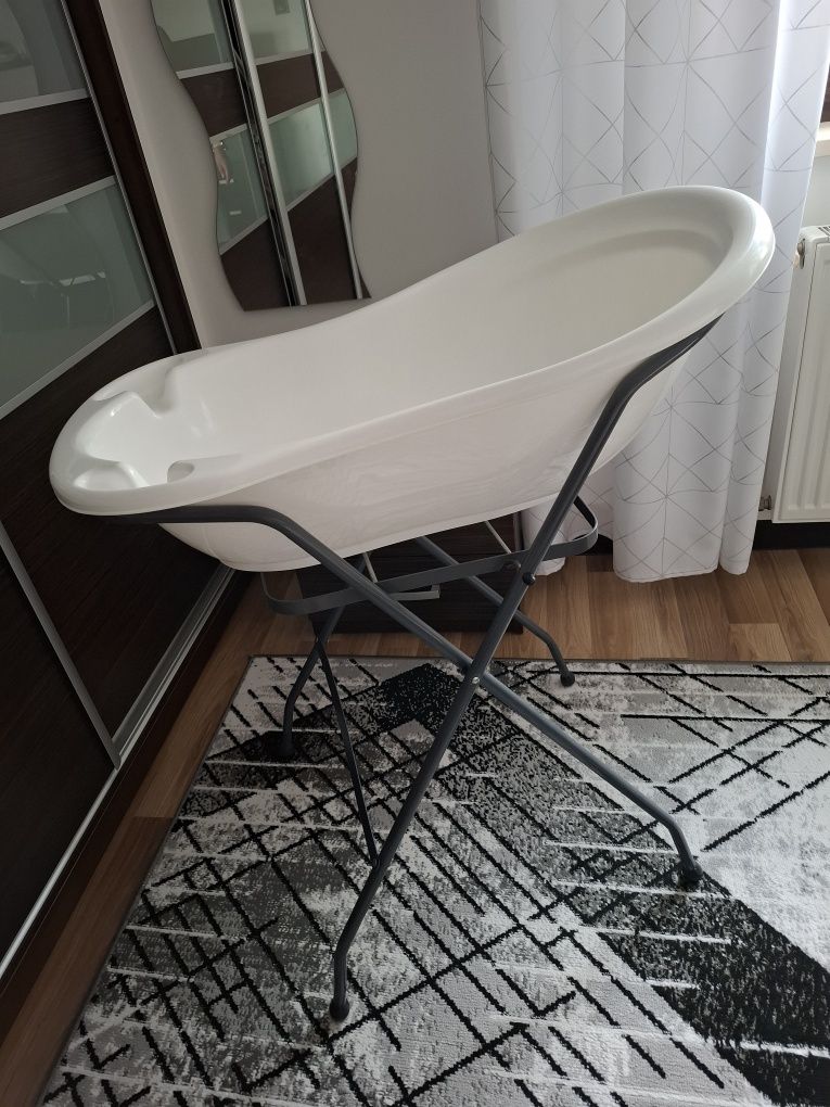 Wanienka ze stelażem.