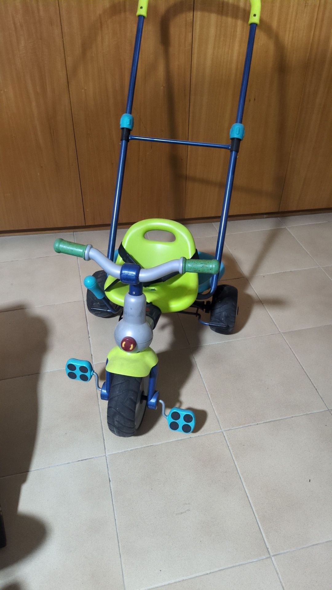 Triciclo de criança