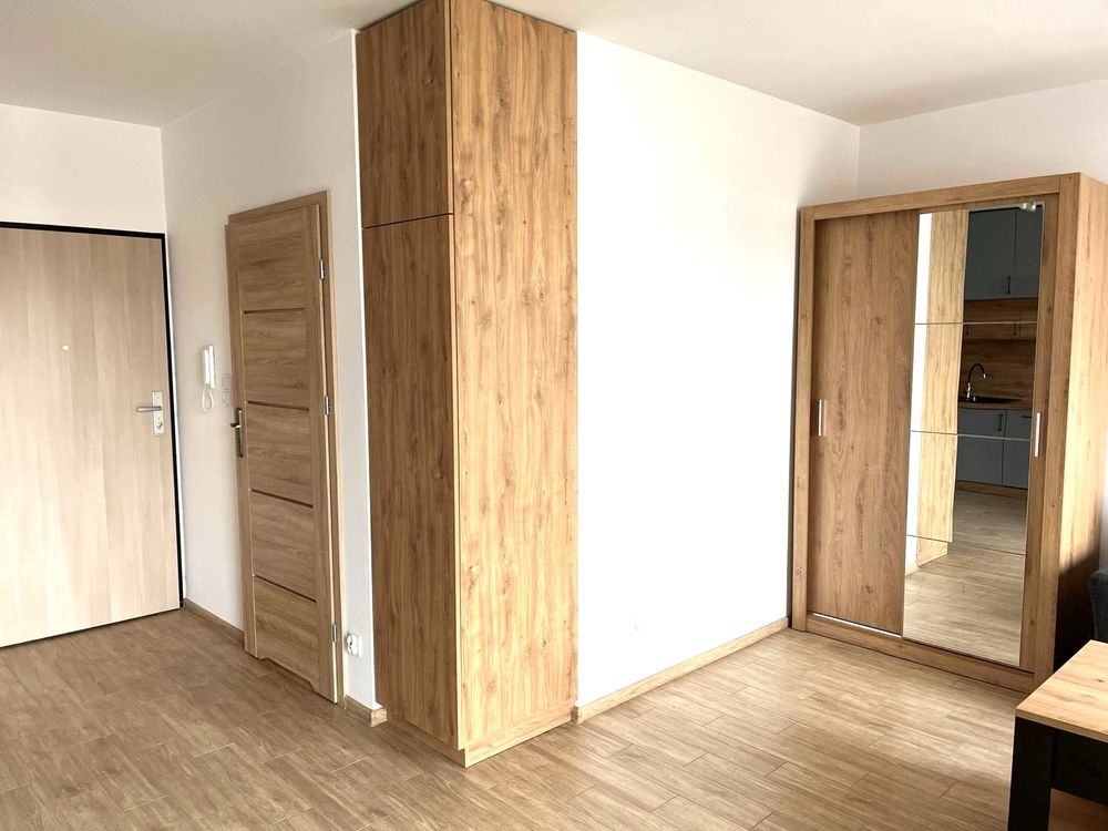 Kawalerka 31 m2 przy stacji PKP do wynajecia.