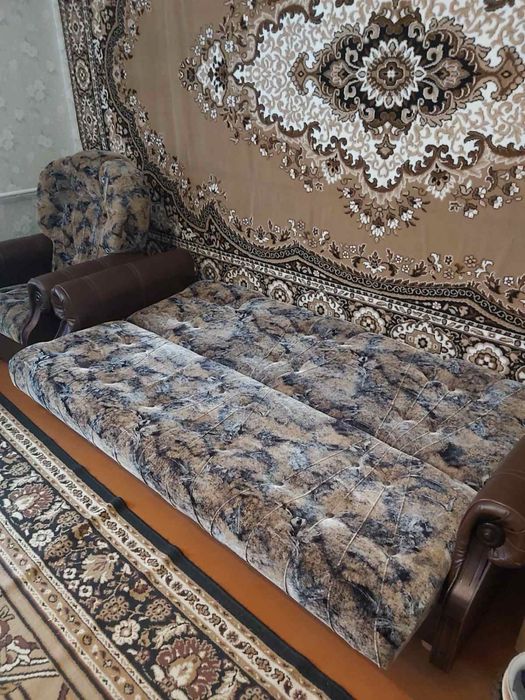 Продам диван та два крісла
