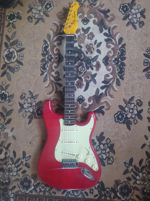 Продам єлектро гітару +комбо усілок