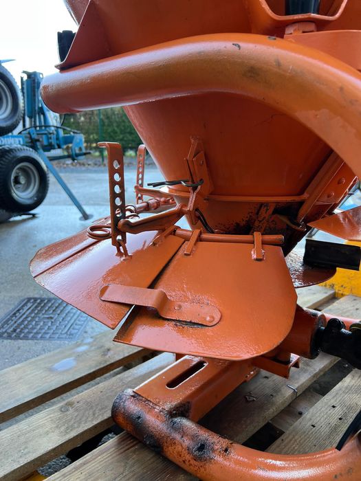 Розкидач 150L міндобрив