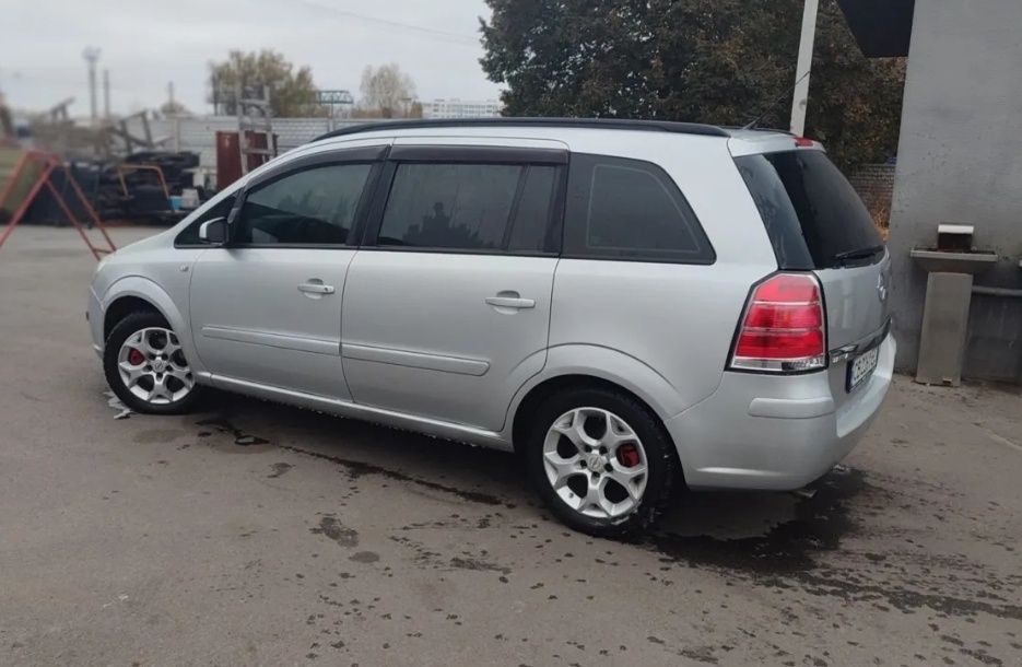 Opel Zafira B 2,2бензин