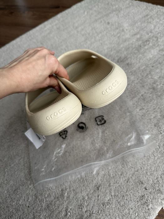 Шльопанці M7 W9 CROCS MELLOW RECOVERY SLIDE бежеві 39-40 р