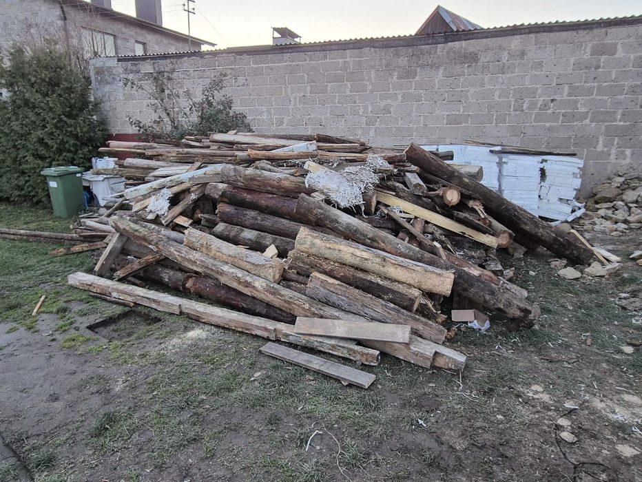 Drewno z rozbiórki starego 100 letniego budynku – cały stos, tanio