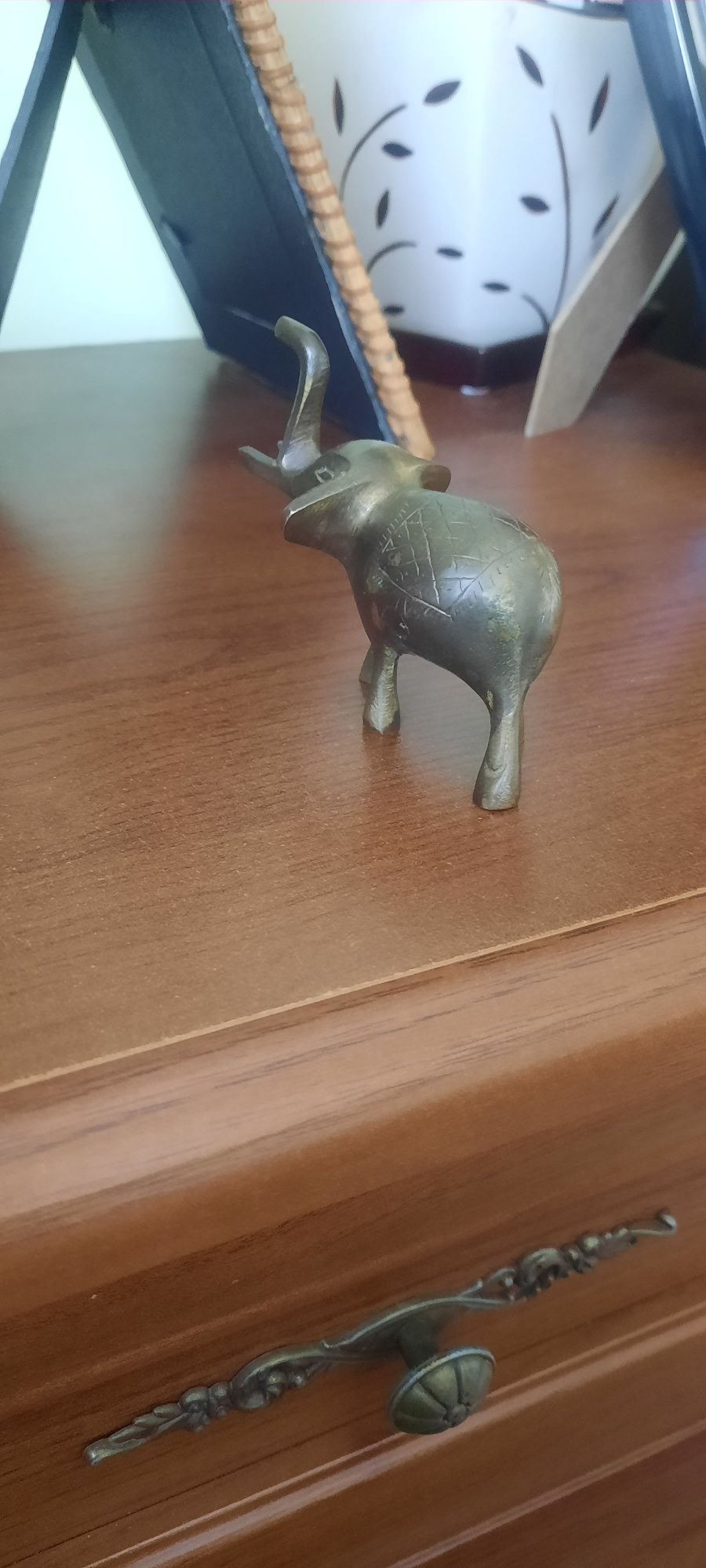 Mała figurka słonia.z indii MOSIĘŻNA