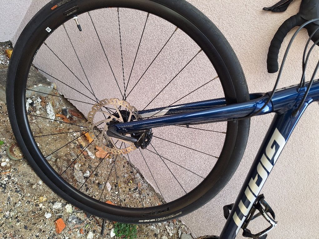 Giant contend ar  105 shimano disc roz.54/ M