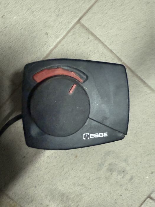 Siłownik ESBE ARA661 wraz z zaworem trójdrogowym 1 cal