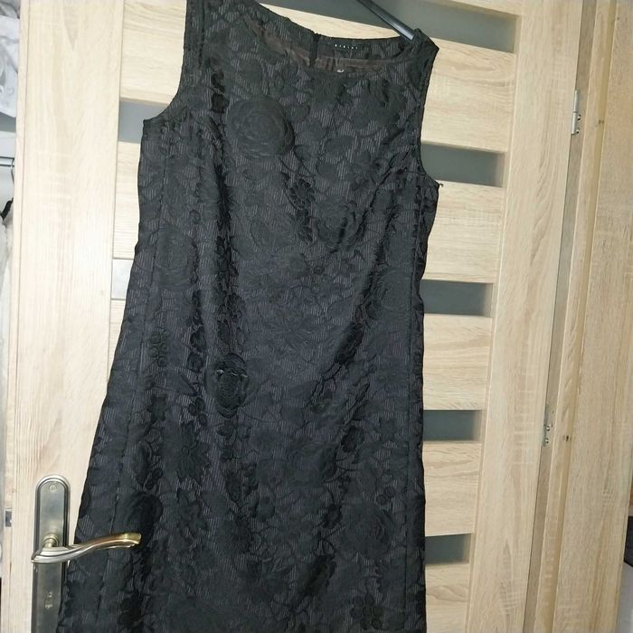 Sukienka czarna w kwiatki