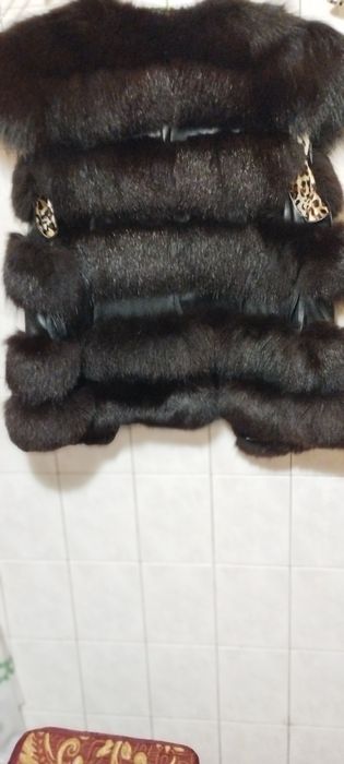 Желет женский  из чернобурки и кожи