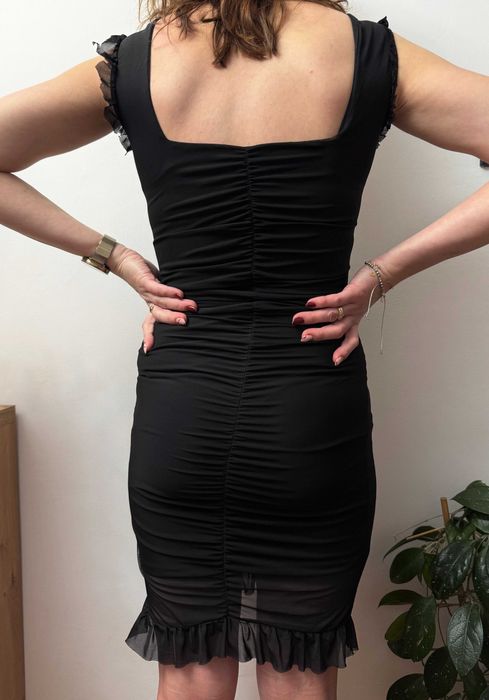 Sukienka imprezowa z falbankami koktajlowa kolan sukieneczka Nakd S 36