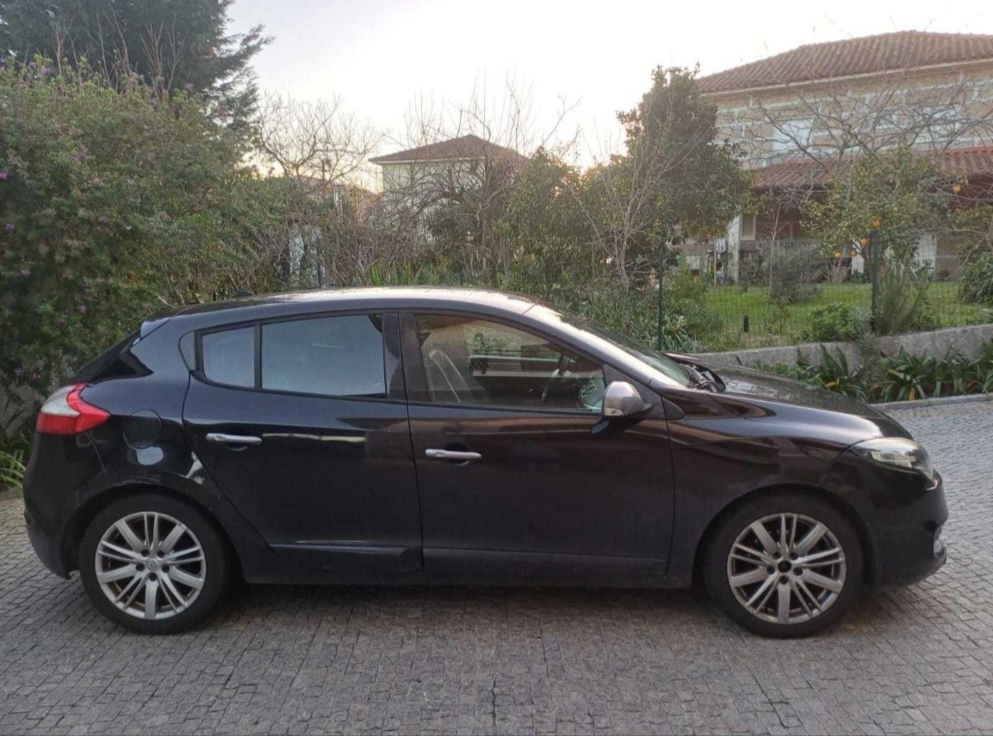 Renault megane 3 GT line 1.5Dci 110 cv
08/20132
GPS
Bluetooth
Sensores