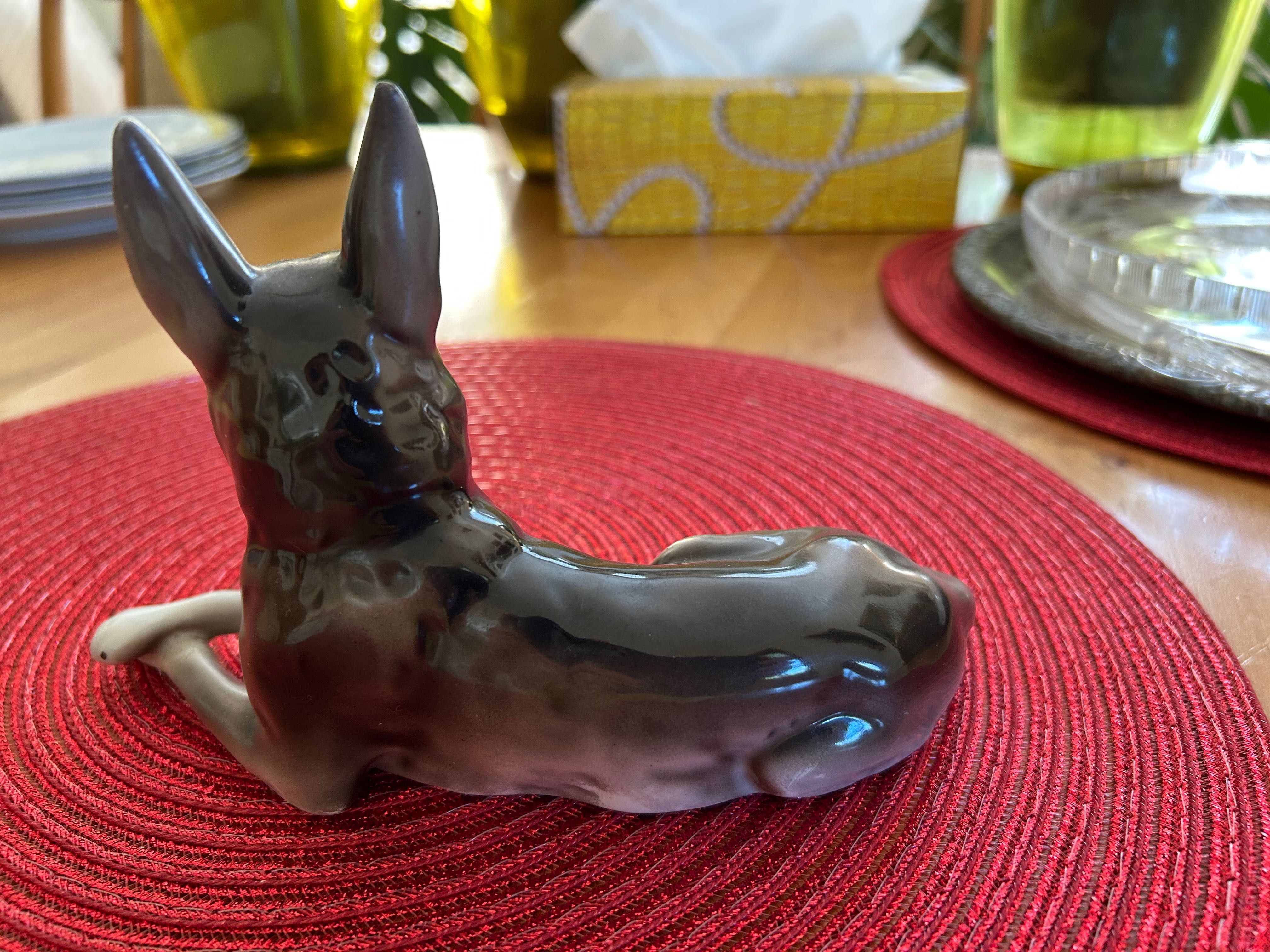 Figurka PIES z porcelany