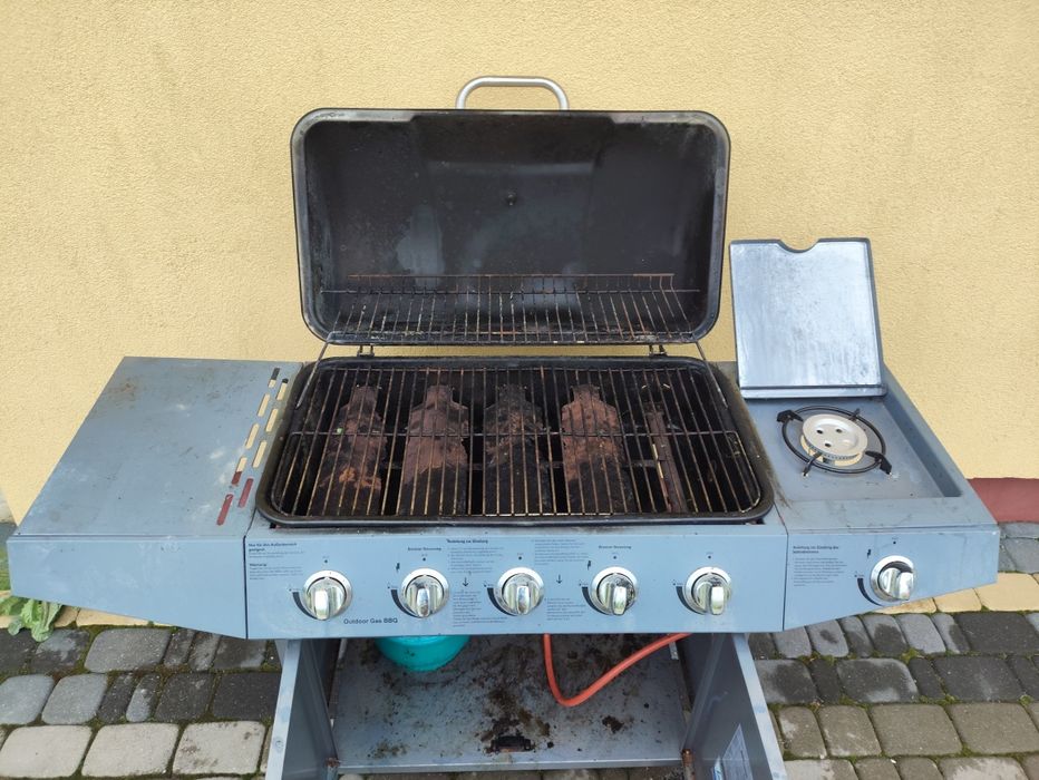 Grill gazowy stan dobry . Sprawny