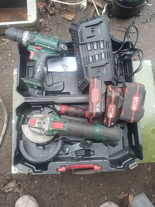 Терміново продам комплект.болгарка,шуруповёрт,зарядка, аккумуляторы.