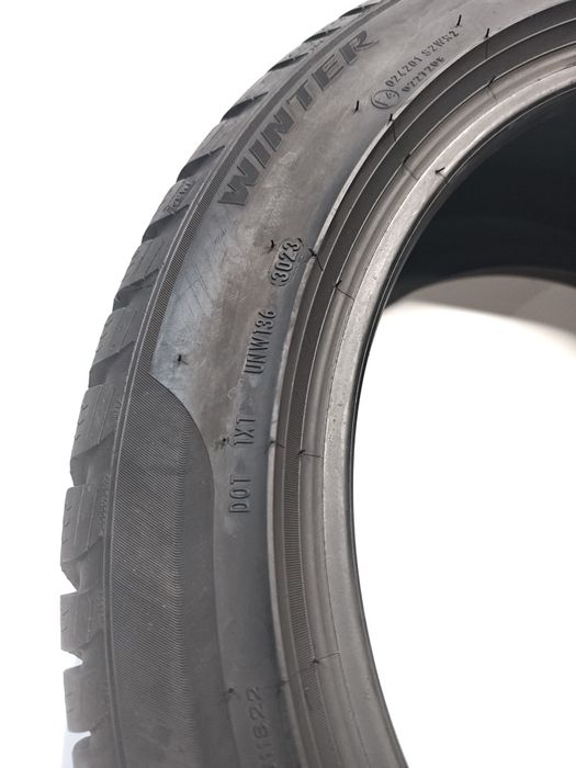 275/40/18 Pirelli Sottozero 3 MO ** 7mm-Dot 23 **