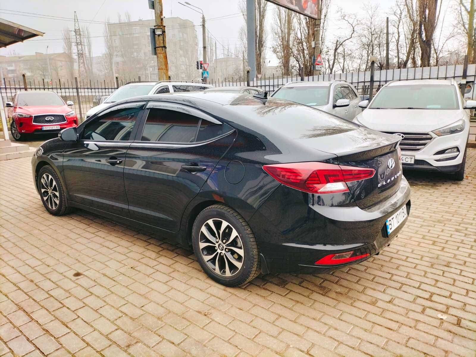 Hyundai Elantra 2019 року 1,6 л. газ/бензин