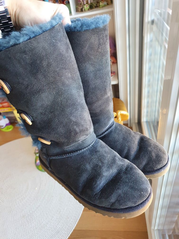 Botas UGG cano médio