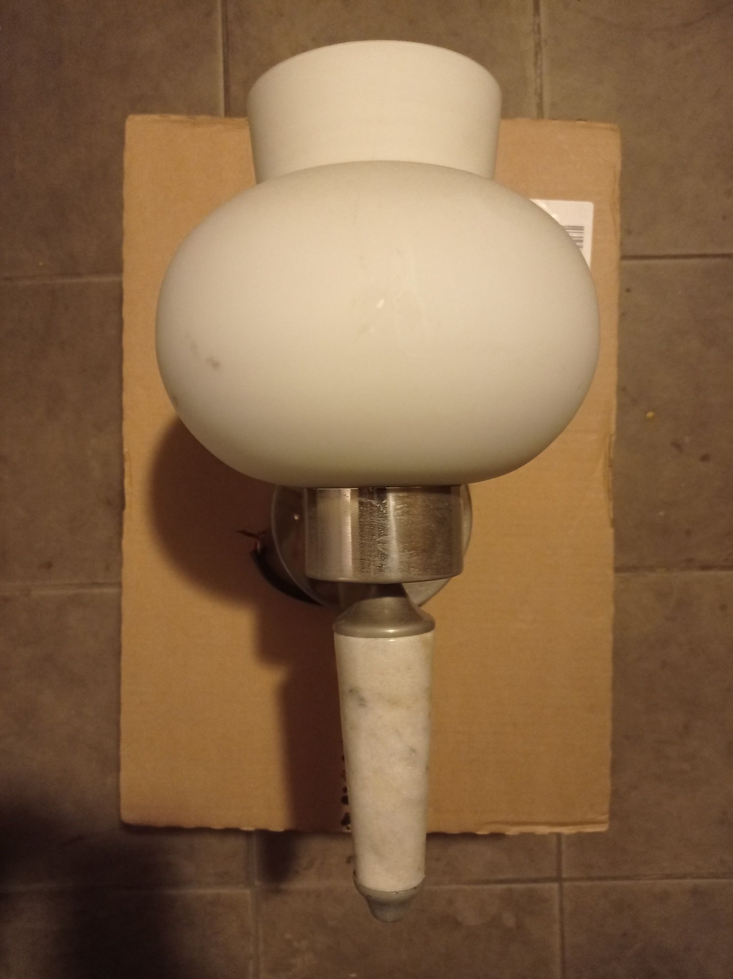 Lampa kinkiet z marmuru