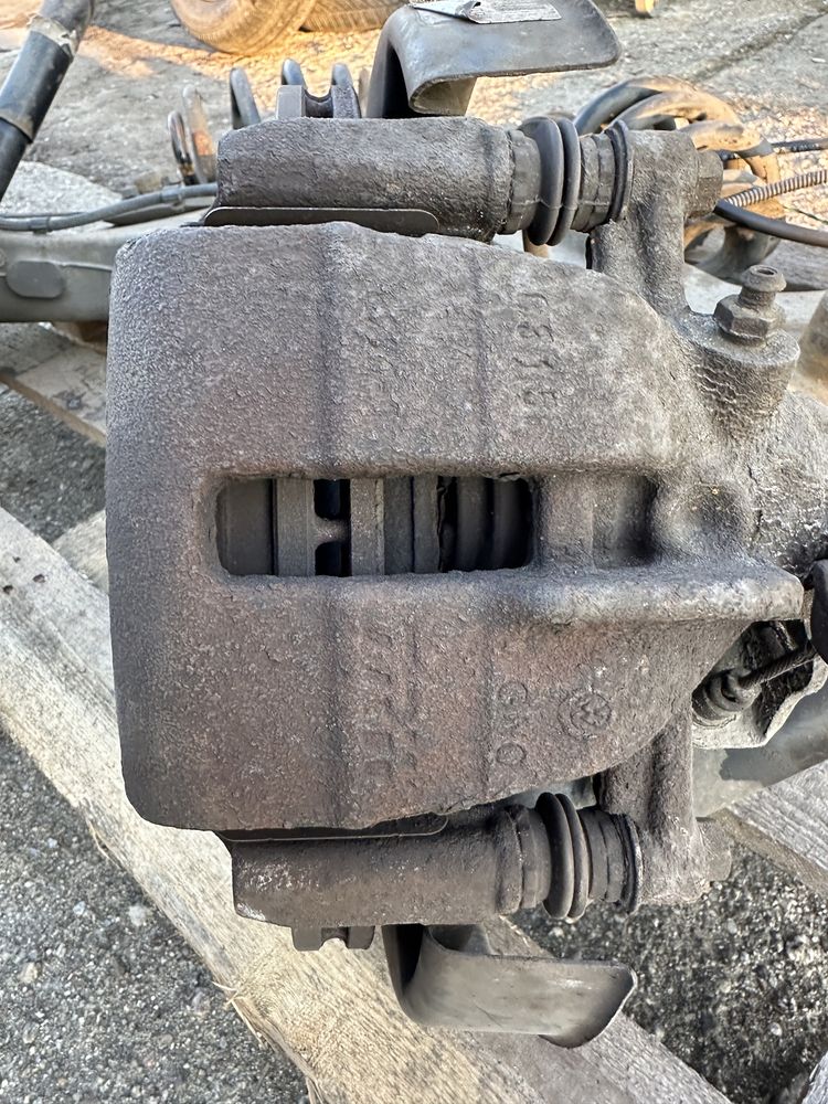 Volkswagen Transporter T5 zwrotnica Mcperson tarcza zacisk amortyzator