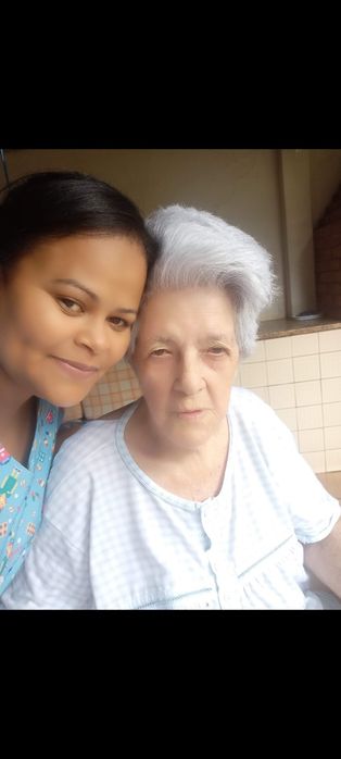 Apoio domiciliario cuidadora de idosos/ necessidade especiais