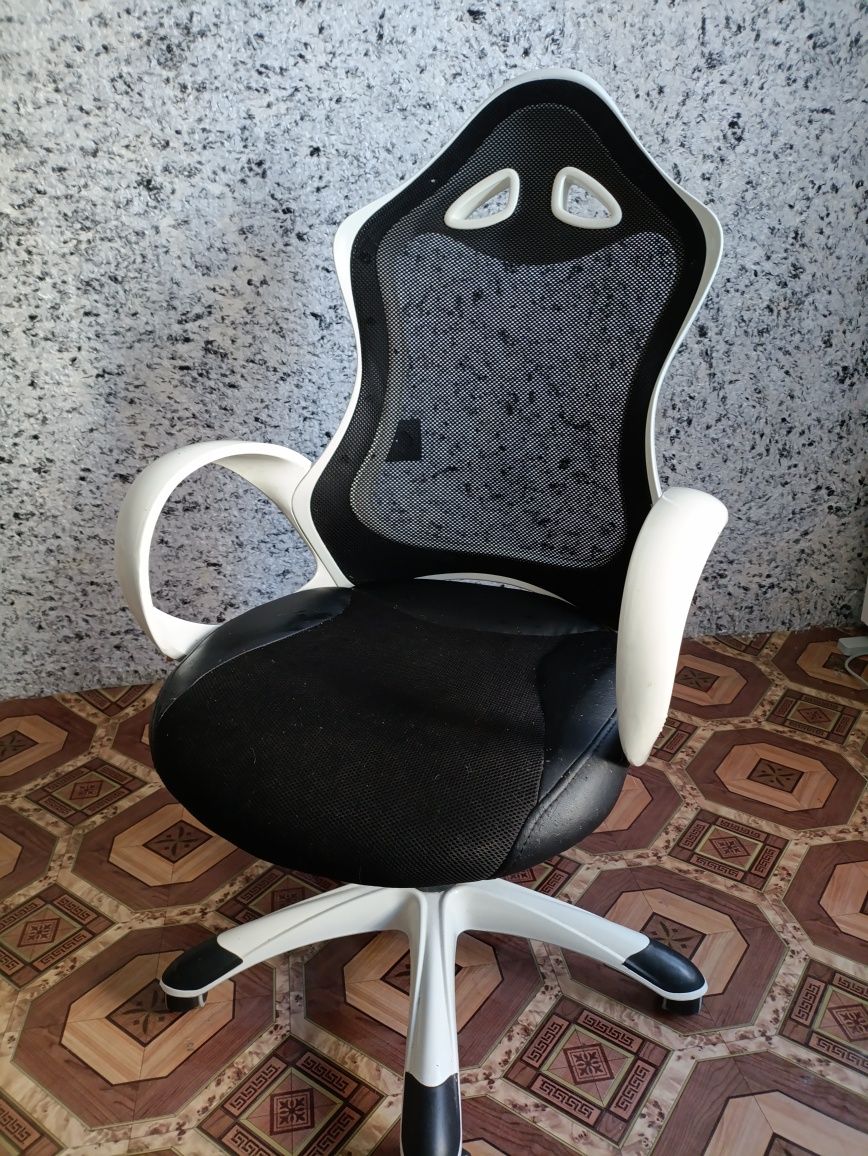Продам компьютерное кресло