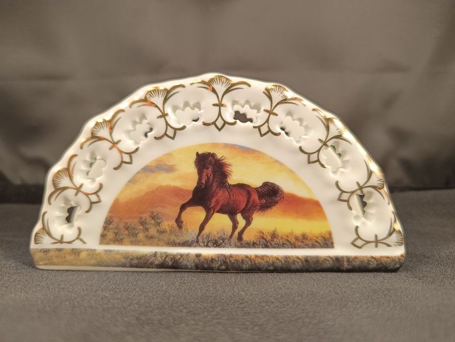 Serwetnik kon porcelana sygnowany