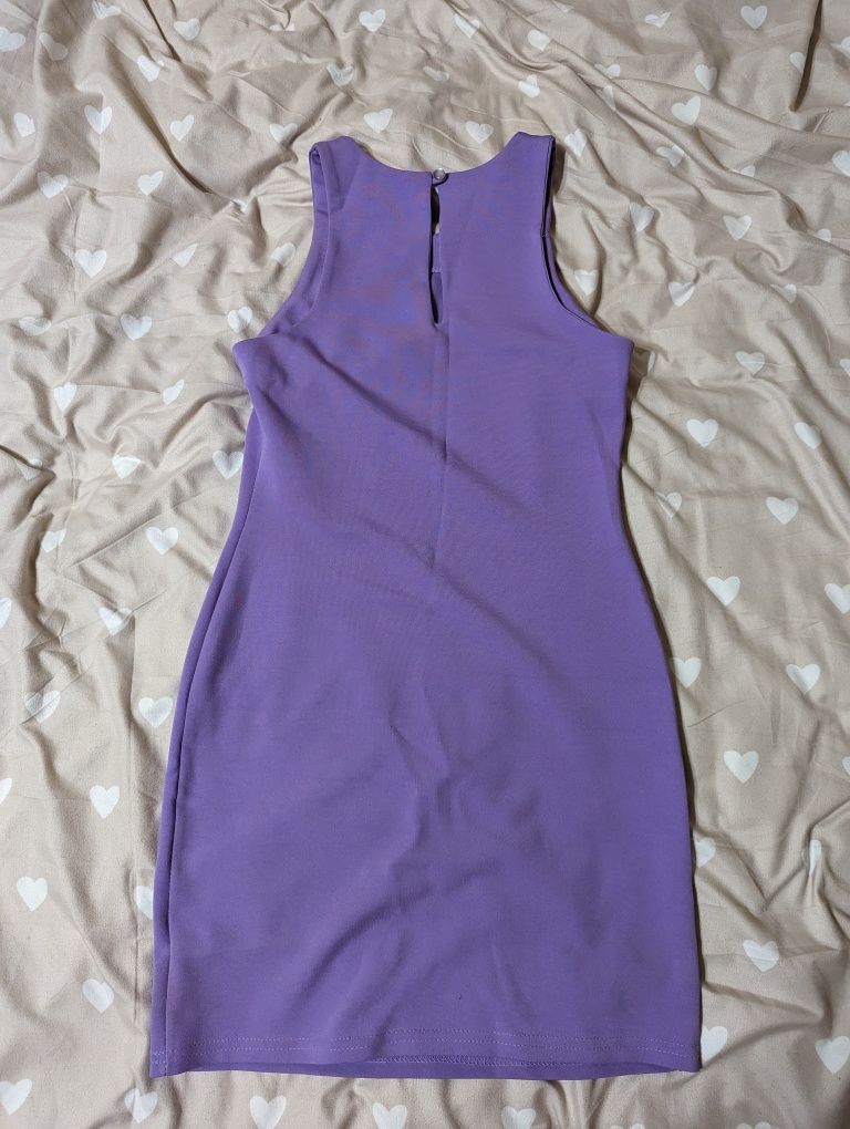 Фіолетова сукня по фігурі