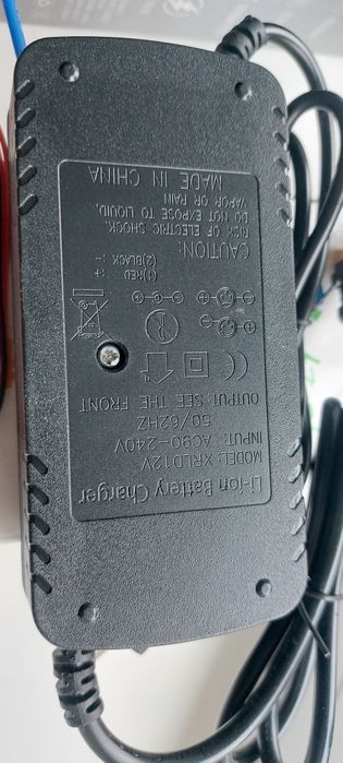 Б/у Зарядка зарядне 12Вольт BMS Daly 12v на гибридный инвертор