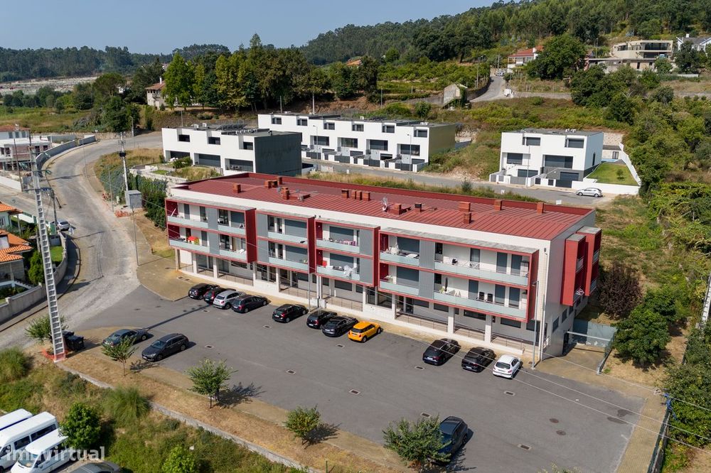 Apartamento T3 Como Novo Com Elevador E Garagem Para Dois Carros