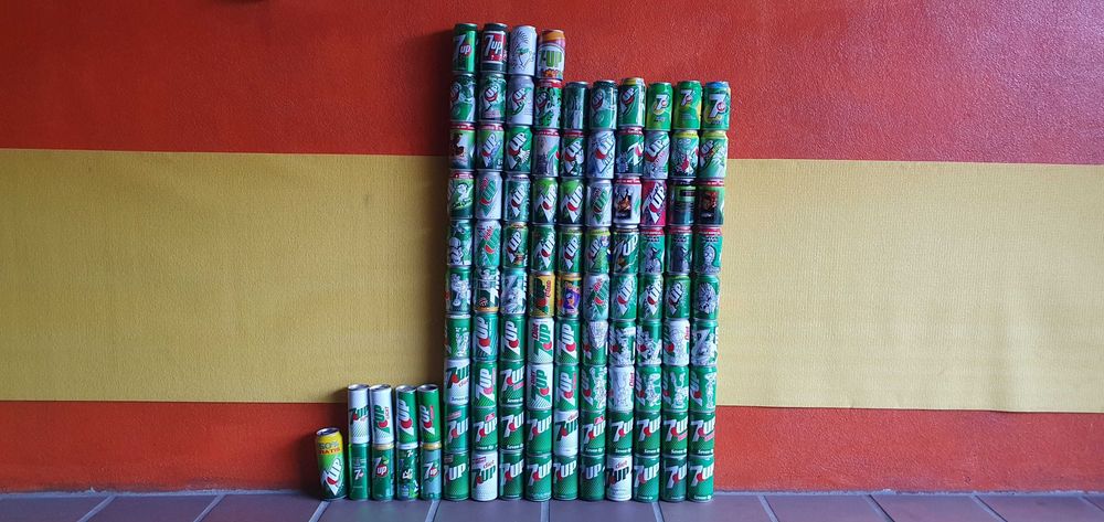 Fantástica coleção de latas da SEVEN UP!