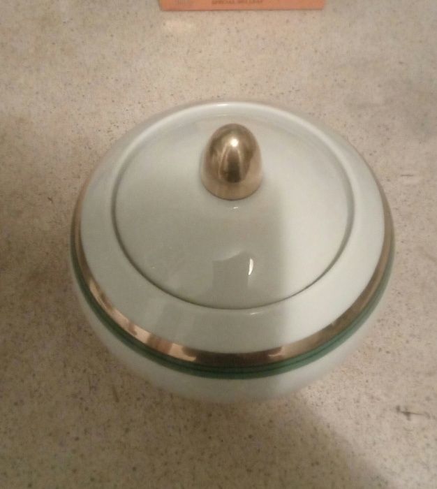 Продам сахарницу